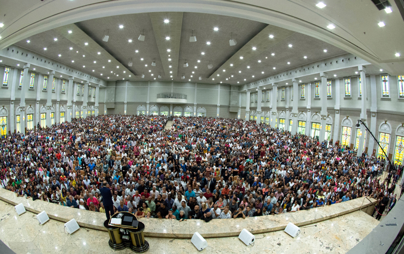 Imagem de capa - Bispo Edir Macedo explica a diferença entre fé e religiosidade