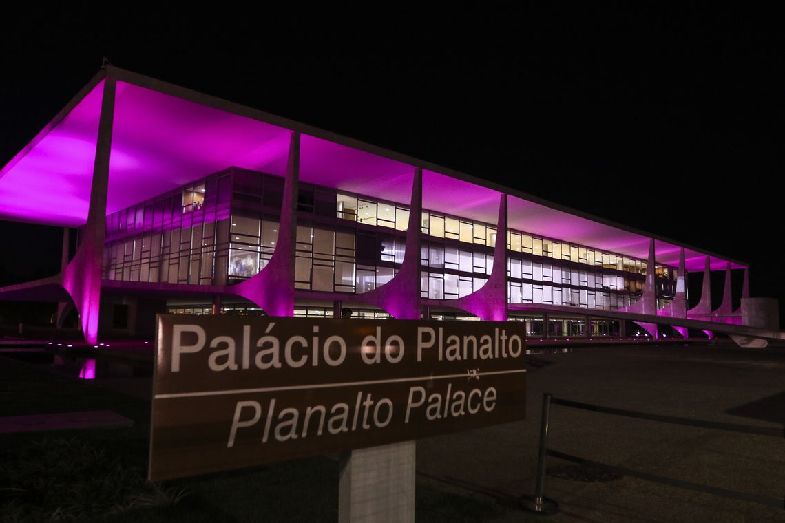 Imagem de capa - A convite de Bolsonaro, Bispo Renato Cardoso participa de Culto de Ação de Graças no Palácio do Planalto