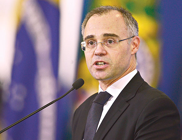 O novo ministro da Justiça e Segurança Pública, André  Mendonça, durante a solenidade de posse no Palácio do Planalto