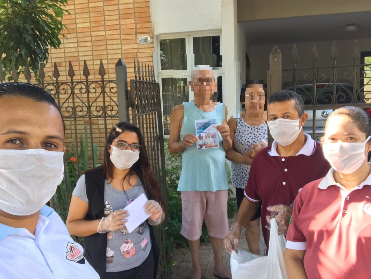 Imagem de capa - Voluntários distribuem kit saudável para idosos em Votuporanga, interior de São Paulo