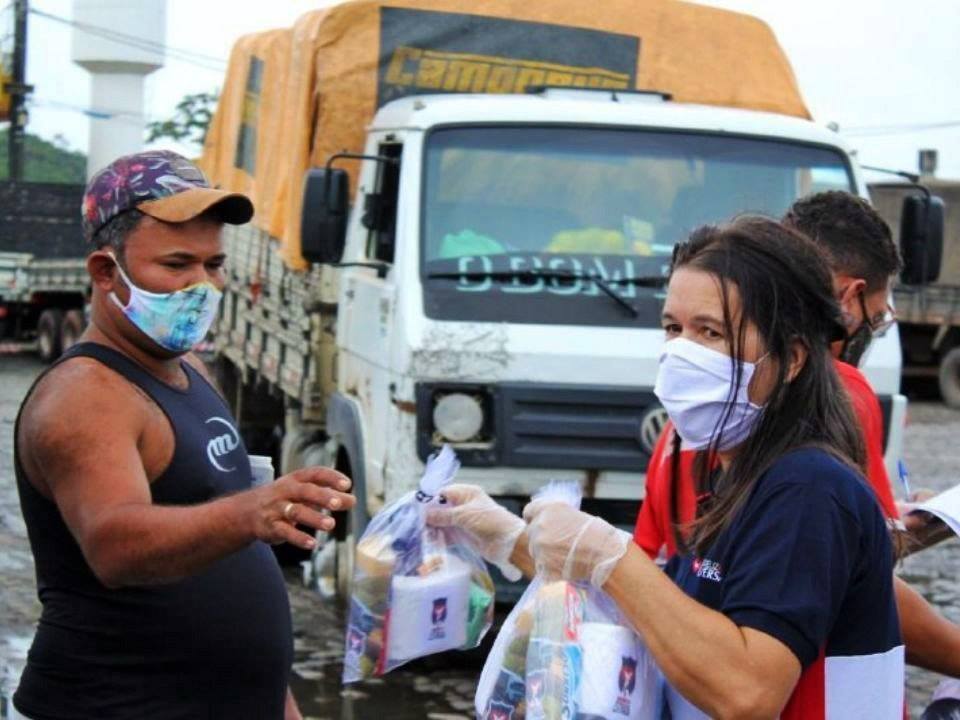 Imagem de capa - Voluntários atendem mais de 300 caminhoneiros em ação do Guardiões da Estrada na Bahia