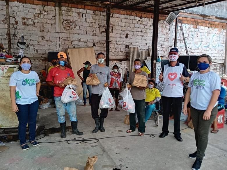 Imagem de capa - Trabalhadores de cooperativa de reciclagem no Pará recebem doação durante a pandemia