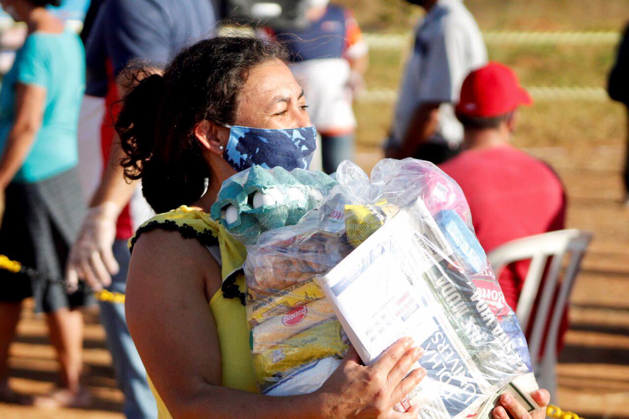 Imagem de capa - 18 toneladas de alimentos foram entregues às famílias carentes do estado de Goiás
