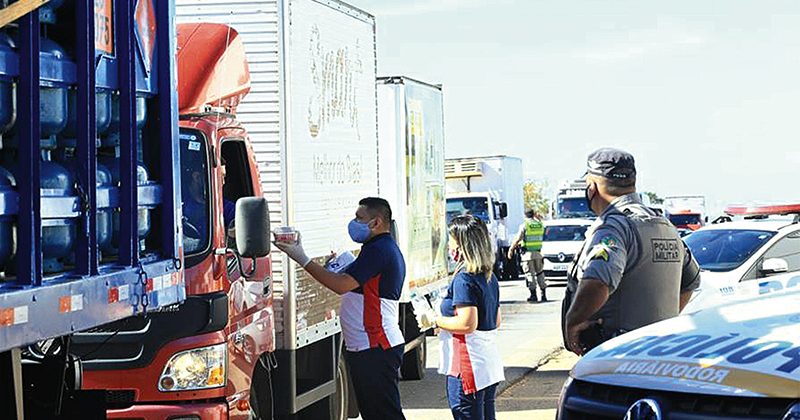 Imagem de capa - Mais de 7 mil caminhoneiros recebem apoio no estado de Goiás