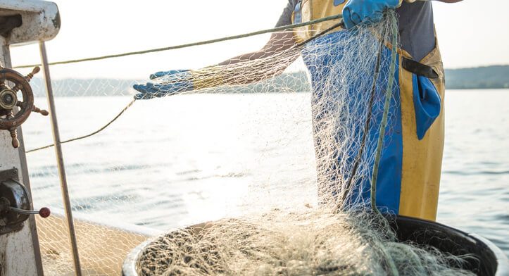 Imagem de capa - Na Tailândia, reciclagem de redes de pesca ajuda na luta contra COVID-19