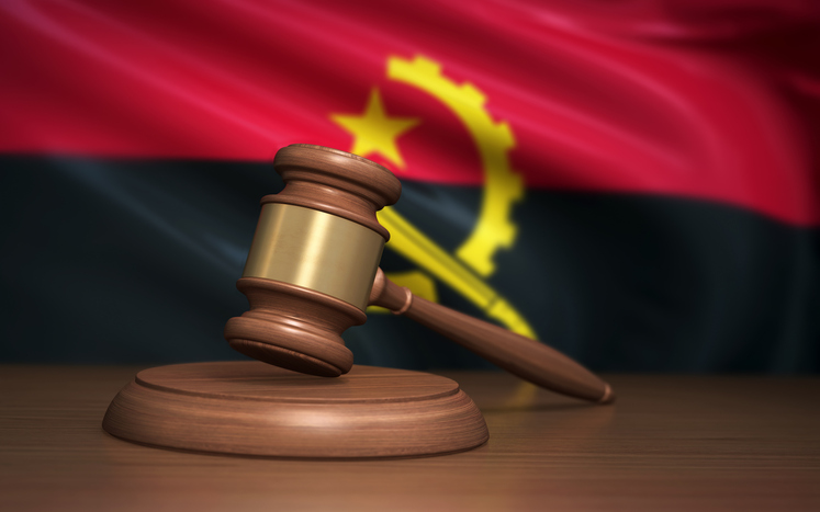 Imagem de capa - Angola: Universal é atacada com ilegalidades, omissões e arbitrariedades