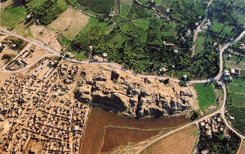 Imagem de capa - Arqueólogo explica que evidências da Muralha de Jericó apontam para relato bíblico