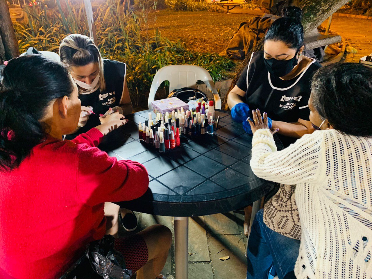 Imagem de capa - População de rua de Guarulhos (SP) recebe alimento, roupa e dignidade