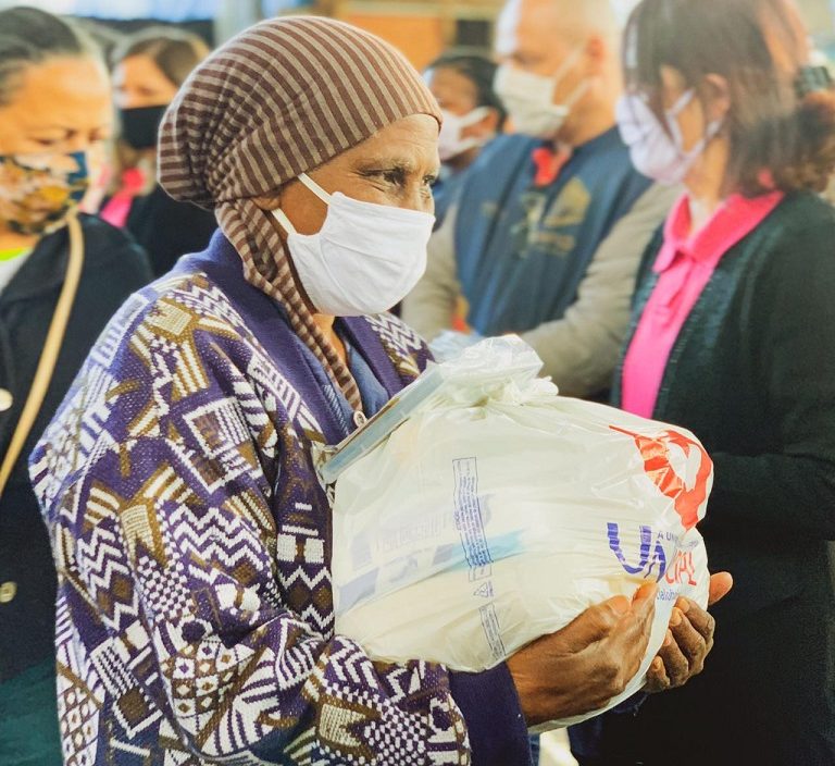 Imagem de capa - Comunidades carentes de São Paulo receberam 10 toneladas de alimentos neste domingo