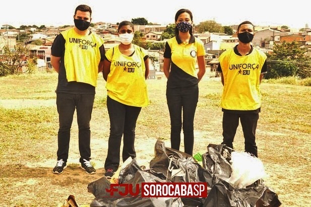 Imagem de capa - Voluntários da FJU realizam limpeza em parque de Sorocaba, no interior de São Paulo