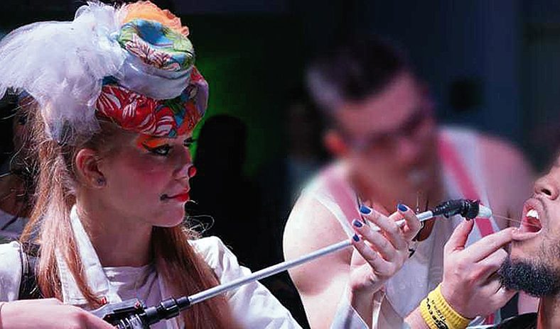 Imagem de capa - Ela parecia feliz, mas era só maquiagem