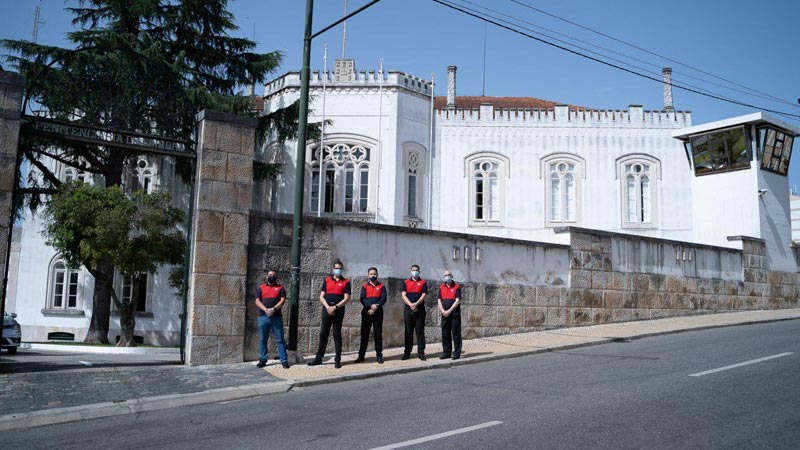 Imagem de capa - Conforto aos apenados de unidade prisional de Coimbrã, em Portugal