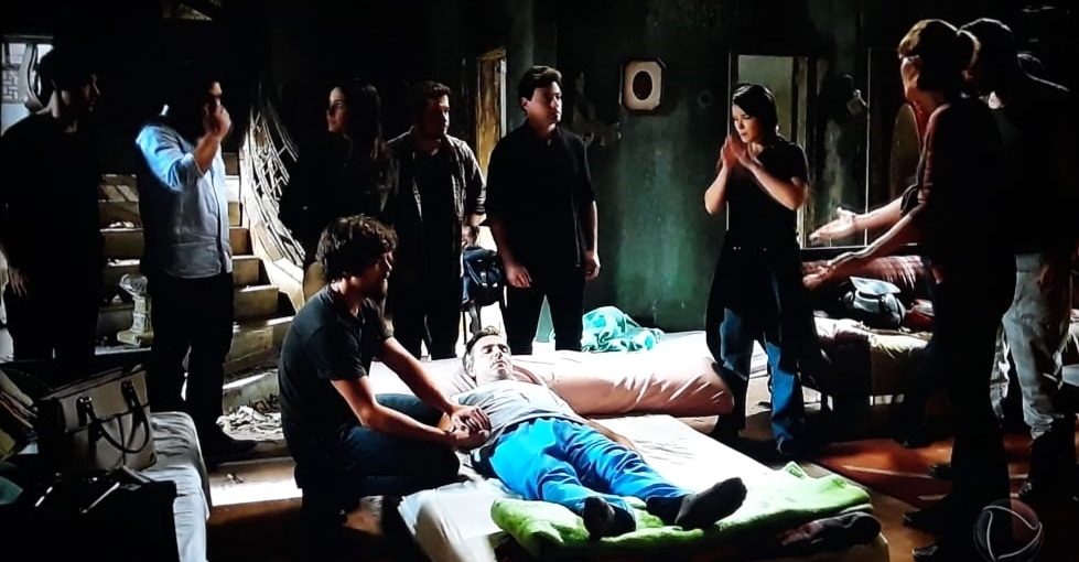 Imagem de capa - Apocalipse: Dylan morre nos braços de Noah