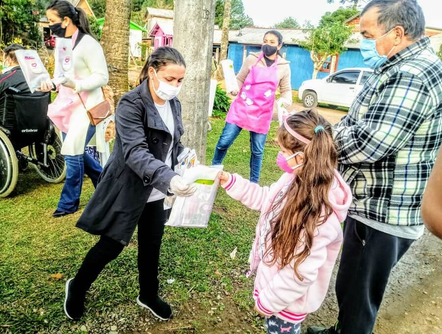Imagem de capa - Ação da EBI em Canela, na Serra Gaúcha, alimenta a fé de crianças e familiares durante a pandemia