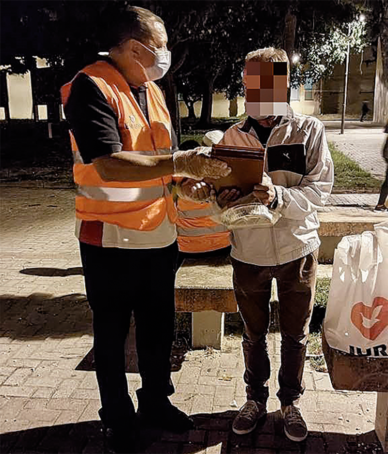 Ação promoveu a entrega de alimento e Bíblias em Lisboa