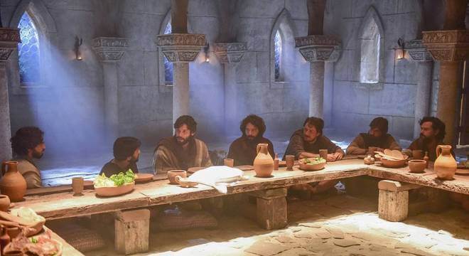 Imagem de capa - Jesus se senta na posição central da mesa da Santa Ceia