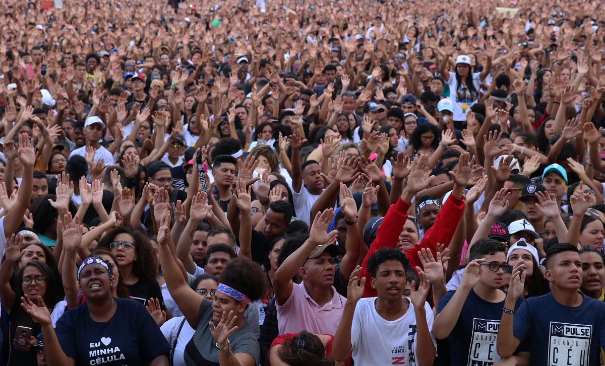 Imagem de capa - Número de evangélicos aumenta no Brasil
