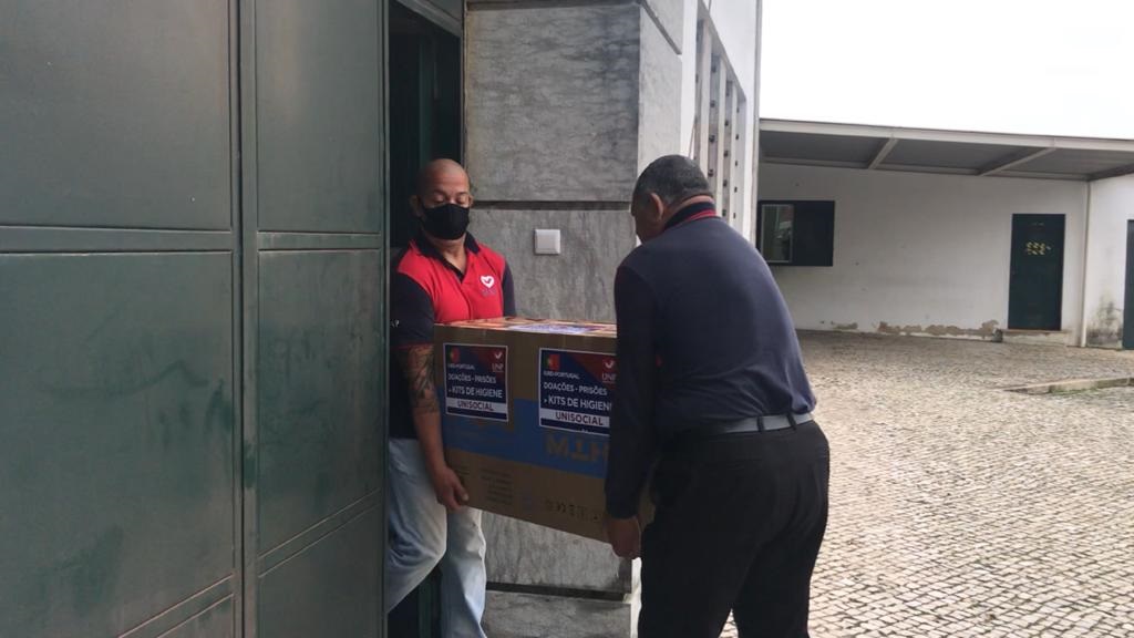Imagem de capa - Pela primeira vez, produtos de higiene chegaram às reclusas de Tires, em Portugal