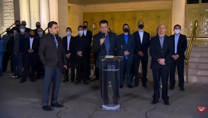 Imagem de capa - Veja como foi a oração da meia-noite desta segunda-feira (14) pelos pedidos da Fogueira Santa