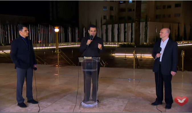 Imagem de capa - Veja como foi a oração da meia-noite pelos pedidos da Fogueira Santa