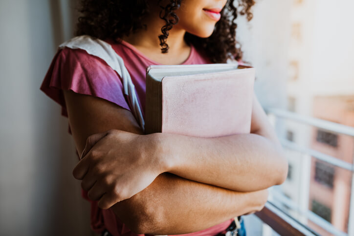 Não reconhecerás o outro_Ester Bezerra