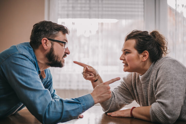 Imagem de capa - O problema da falta de diálogo na vida a dois
