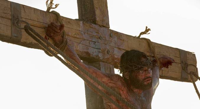 Imagem de capa - Jesus grita de dor ao ser pregado na cruz