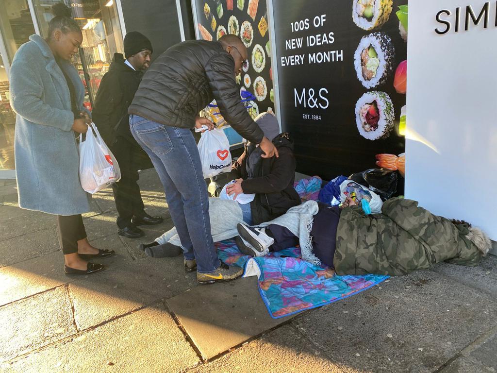 Imagem de capa - Em Londres, programa social da Igreja Universal ajuda moradores de rua a enfrentar o inverno