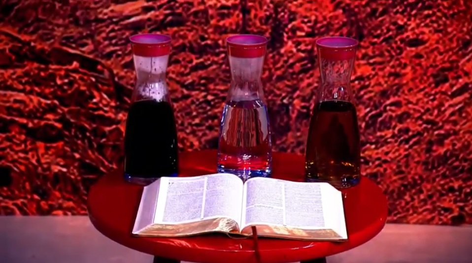 Imagem de capa - Terceira sexta-feira do banho do descarrego