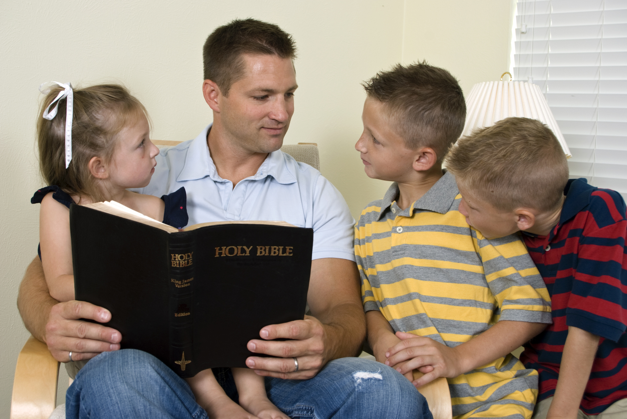 Imagem de capa - Psicanalista defende que os pais devem incentivar os filhos a crerem em Deus