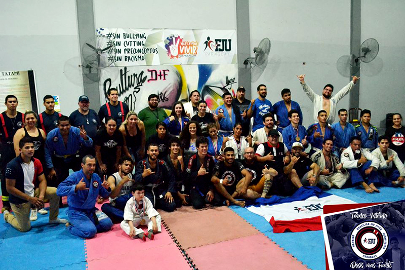 Imagem de capa - FJU Paraguai faz a graduação de mais de 70 atletas no jiu-jitsu