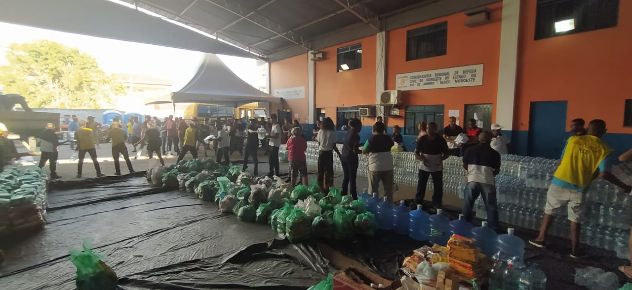 Imagem de capa - Desabrigados pelas chuvas na Região Sudeste recebem donativos de voluntários da Igreja Universal