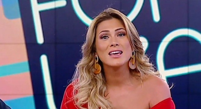 Imagem de capa - Lívia Andrade é afastada da TV após divulgar fake news da Universal