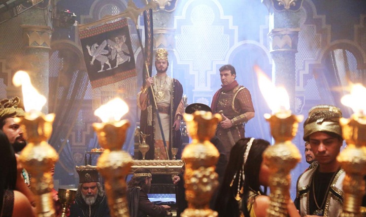 Imagem de capa - O Rico e Lázaro: Belsazar distribui as peças de ouro retiradas do templo sagrado