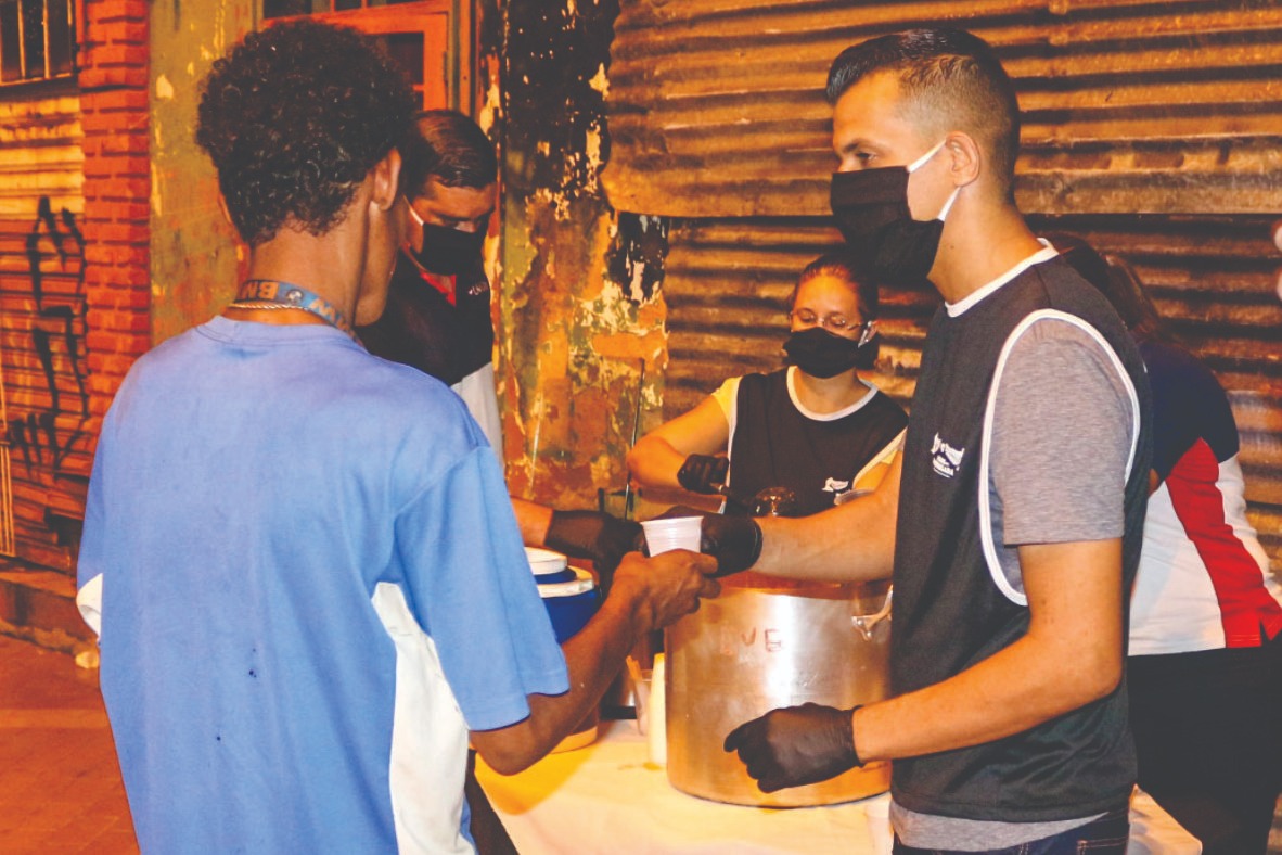 Imagem de capa - MT: moradores de rua recebem apoio reforçado durante pandemia