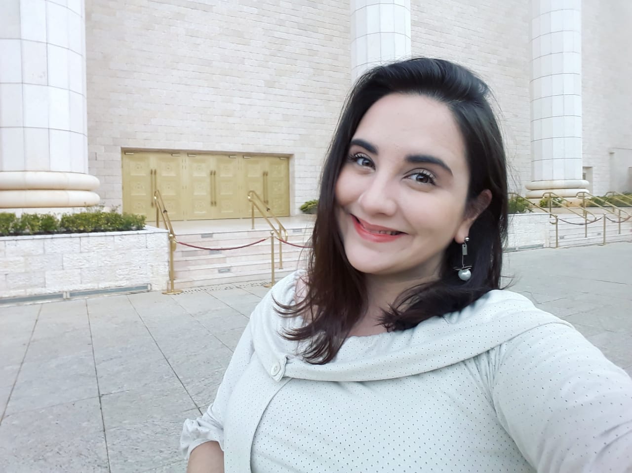 Imagem de capa - "Não fiquei apavorada com medo do vírus e nem com medo de morrer", diz jovem curada da COVID-19