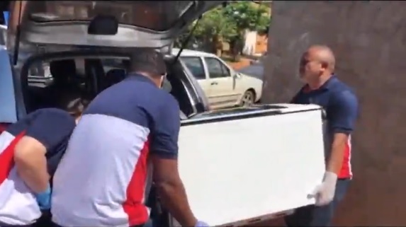 Imagem de capa - Em situação difícil, famílias recebem doações de fogão e botijão de gás