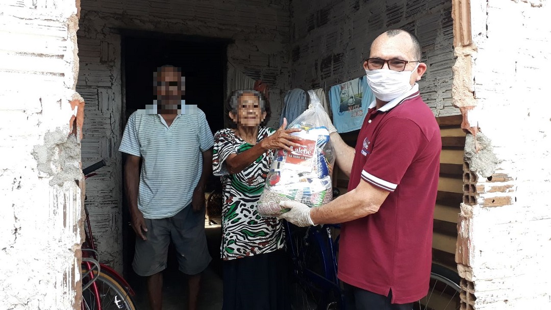 Imagem de capa - Idosos recebem doações de cestas básicas no Rio Grande do Norte