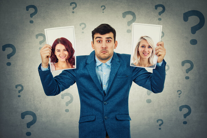 Marido de aluna fica de papo com a ex companheira