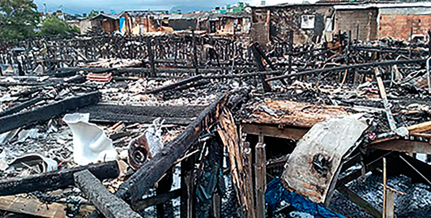 Imagem de capa - Comunidades destruídas  pelo fogo recebem ajuda