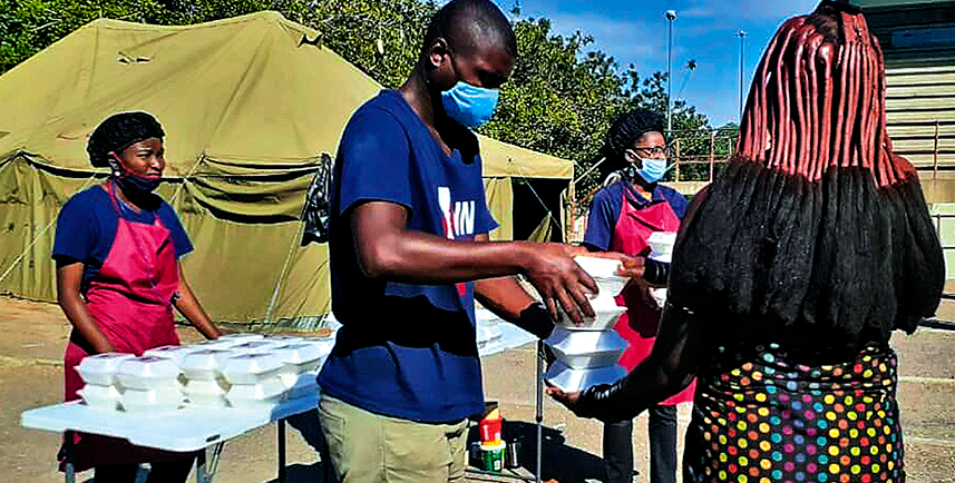 Imagem de capa - Voluntários do Unisocial alimentam moradores de rua na quarentena