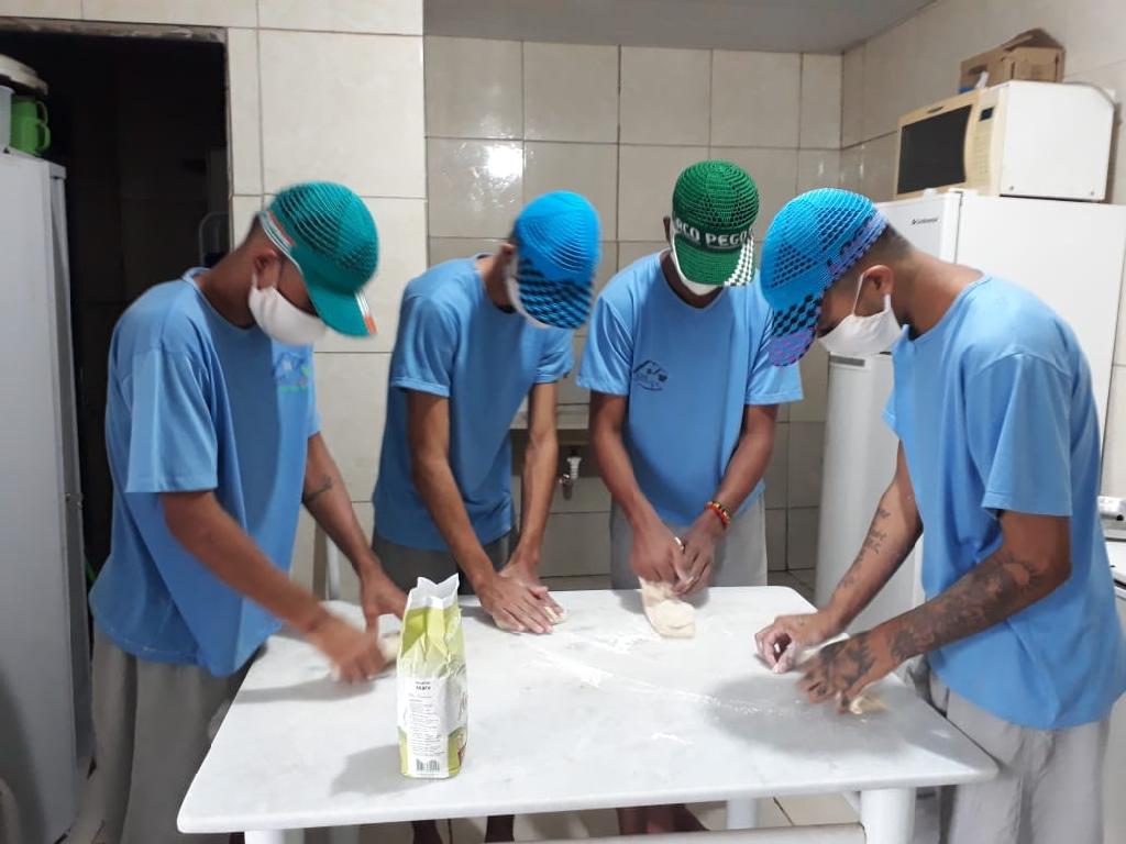 Imagem de capa - Projeto ensina adolescentes de Rondonópolis a fazer pizza