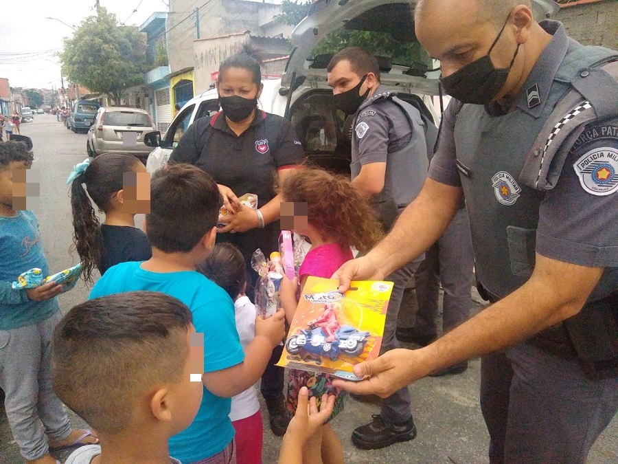 Imagem de capa - Crianças foram beneficiadas na comunidade Tijuco Preto, na zona leste da capital paulista