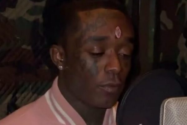 Imagem de capa - Rapper americano implanta diamante rosa na testa