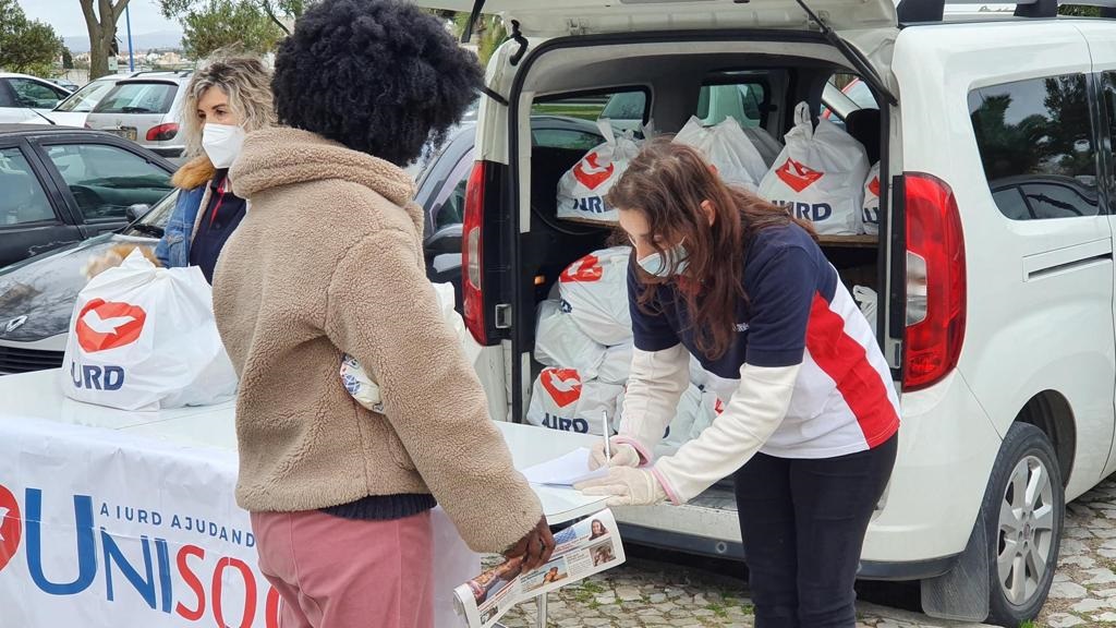 Imagem de capa - Mais de 250 sacolas de alimentos foram distribuídas em regiões portuguesas