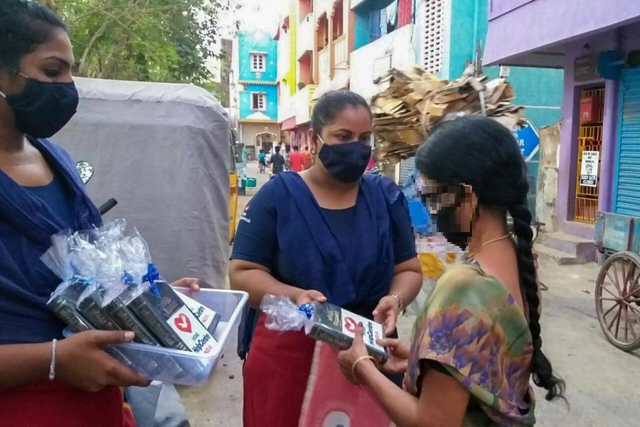 Imagem de capa - Voluntários levam a Palavra a moradores de comunidade na Índia