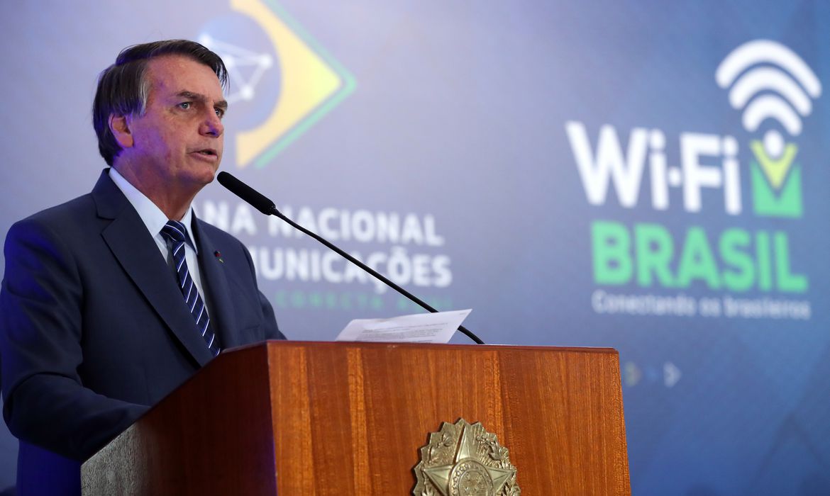 Imagem de capa - Pastores e padres passaram a ser vilões do Brasil, diz presidente Bolsonaro