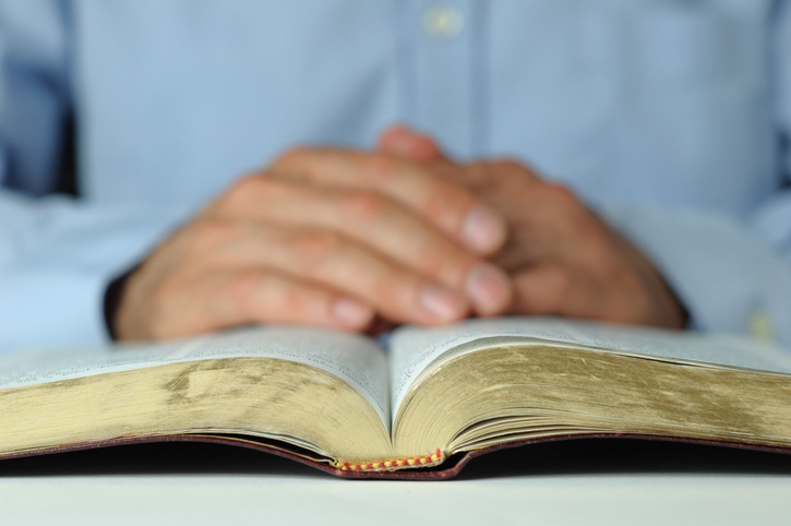 Imagem de capa - Pesquisa aponta que a Bíblia pode atuar em problemas emocionais