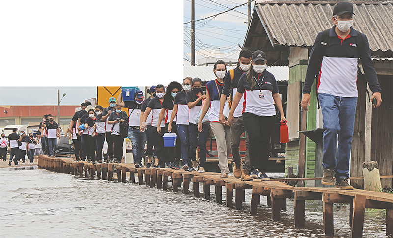 Voluntários realizam ação social em município castigado pela cheia dos rios no Amazonas