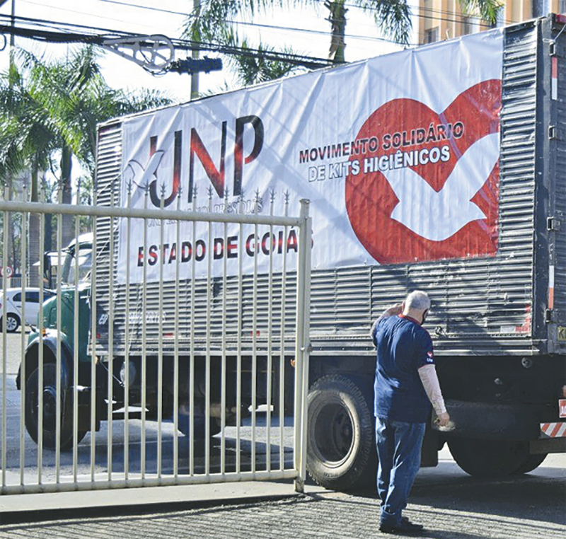 Começa a distribuição de 280 mil kits de higiene doados para 609 presídios